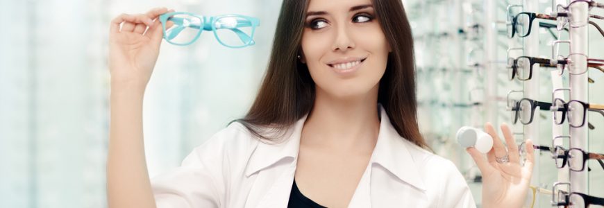 Spectacles vs Contact lenses - Gurjeet Jutley